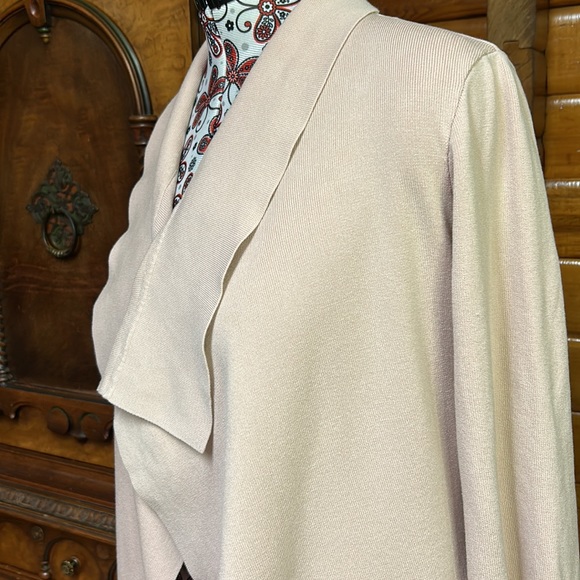 Papillon Long Open Cardigan - Picture 4 of 12